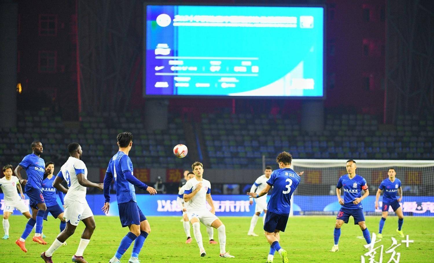 蒂姆迎来十五赛季出色发挥，雄鹿观众热烈欢呼！