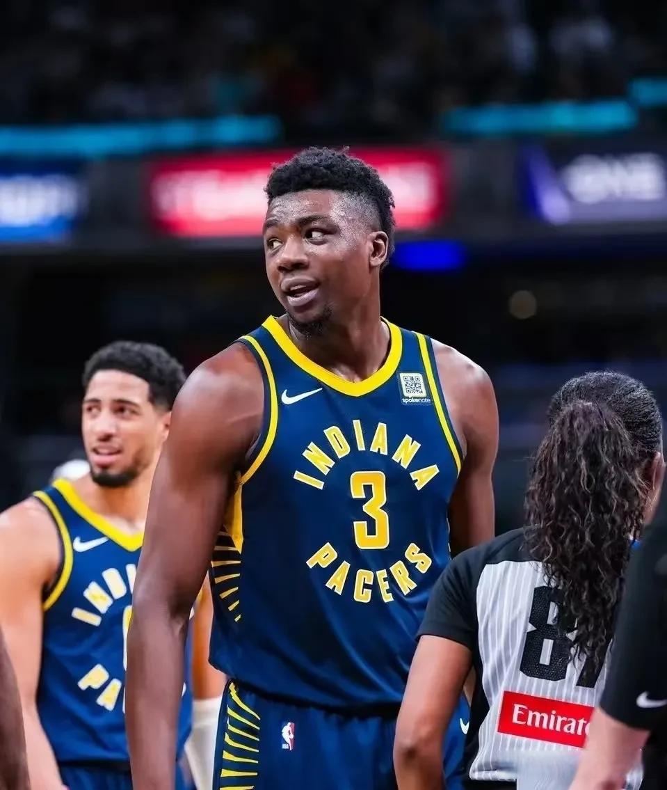 西亚卡姆在澳大利亚队比赛中重要助攻，表现优异引发热议！