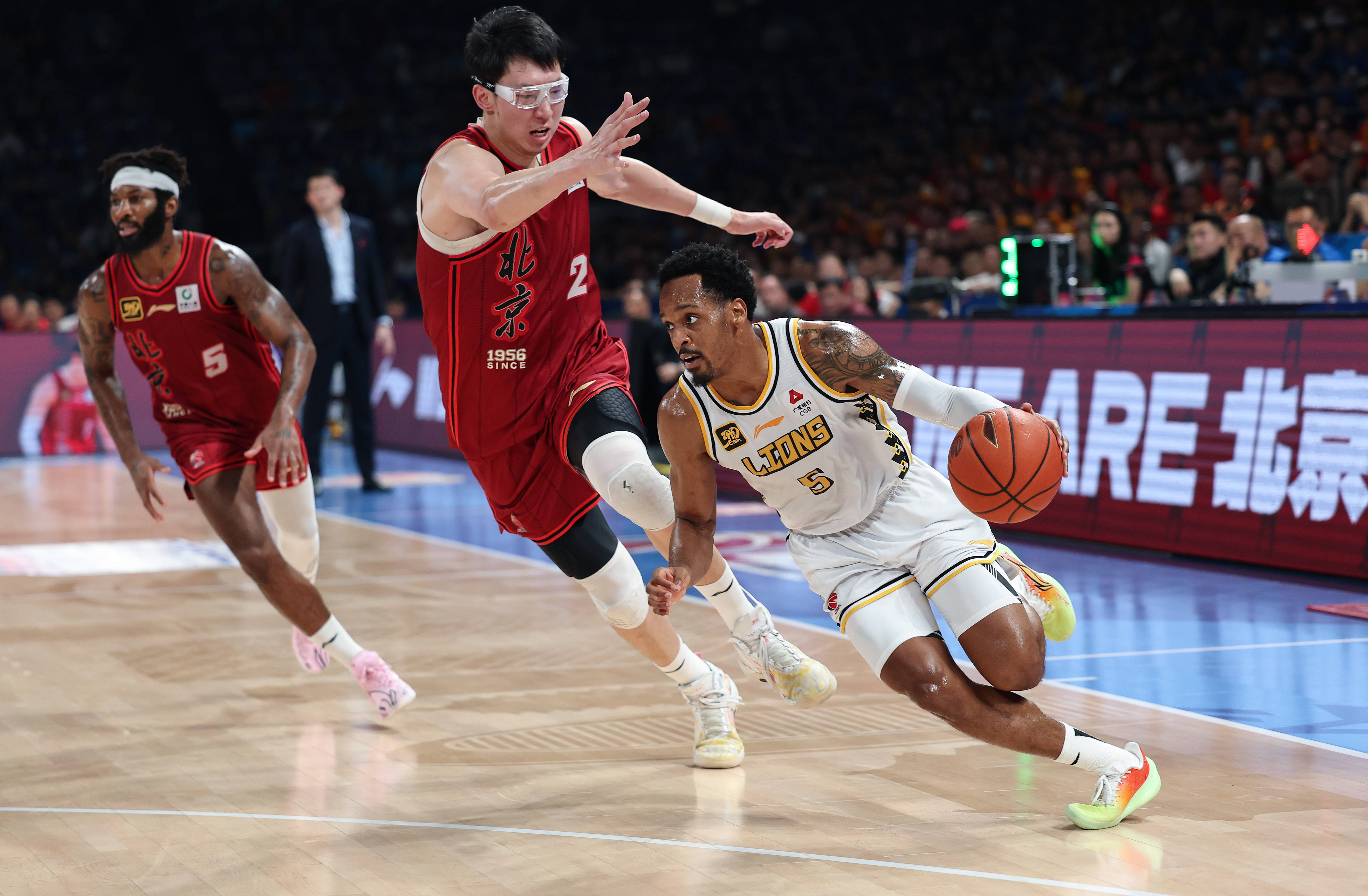 爱游戏中国-转折点！广厦男篮再遭质疑；NBA季后赛国际比赛日攻防权衡；赛场秩序良好；资深球员宣示担当的简单介绍-爱游戏中国